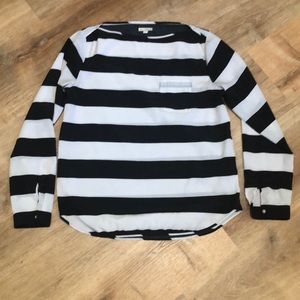 Gap- Long Sleeve Pocket Long Sleeve Shirt